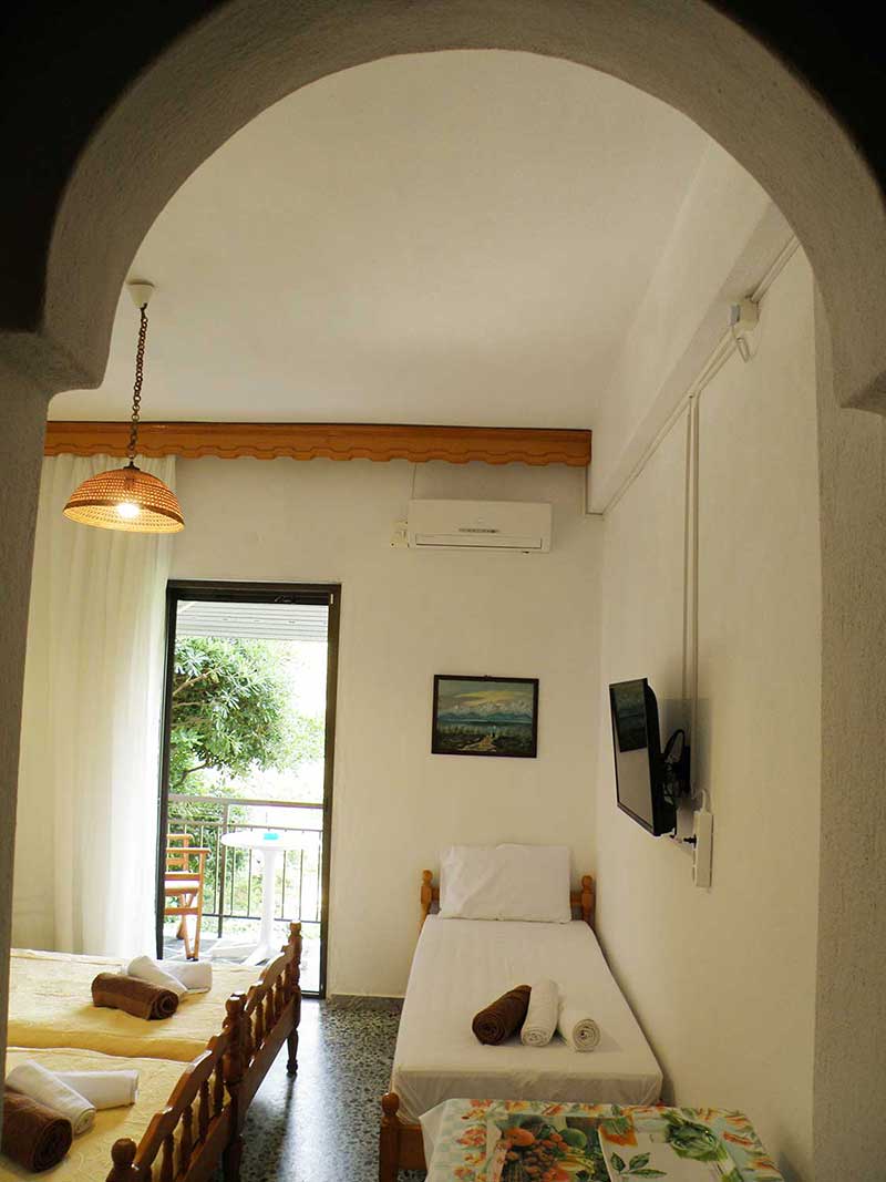 Τρίκλινο δωμάτιο 1