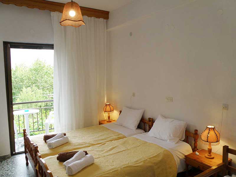 Τρίκλινο δωμάτιο 2 - Δωμάτιο με μονά κρεβάτια