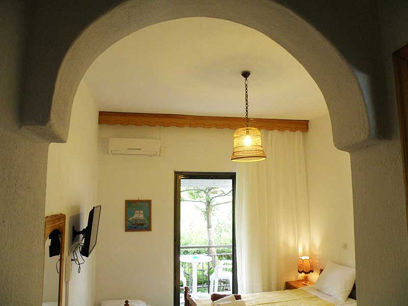 Τρίκλινο δωμάτιο 4 - Δωμάτιο με μονά κρεβάτια