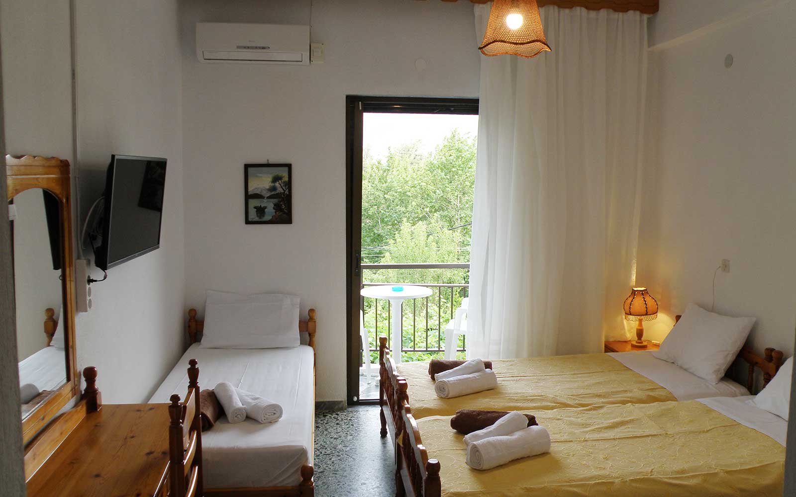 Villa Dimitra στη Θάσο - Τρίκλινο δωμάτιο με μονά κρεβάτια