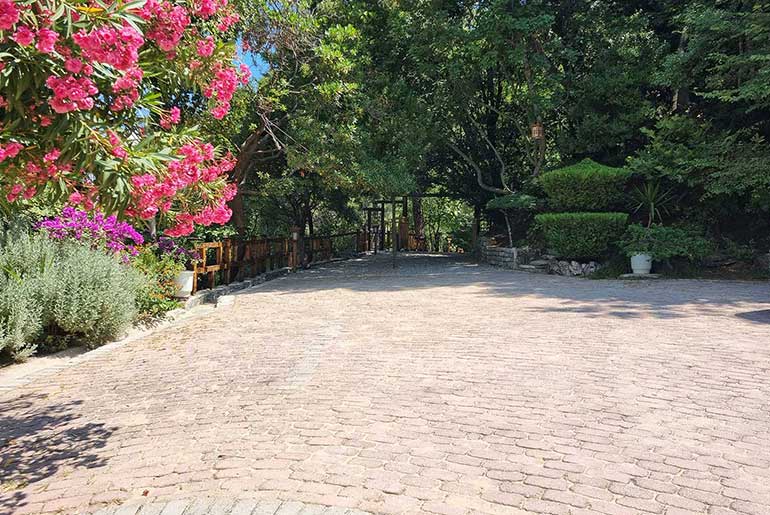 Ο περιβάλλοντας χώρος στο Villa Dimitra